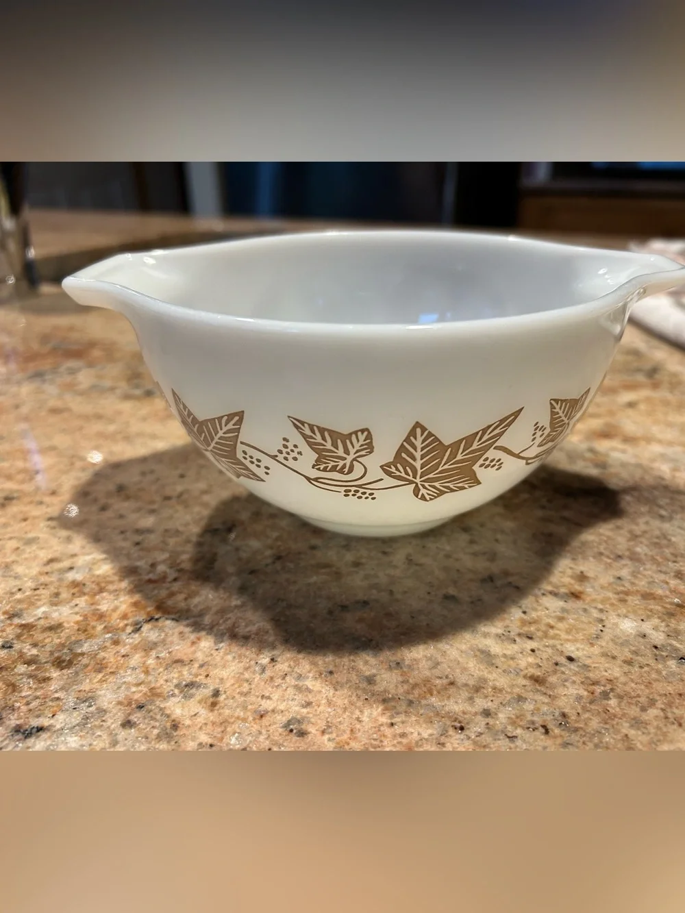 PYREX #441 TRADEMARK  1 1/2 PT Cinderella “Sandalwood Pattern” Mixing Bowl 1960.